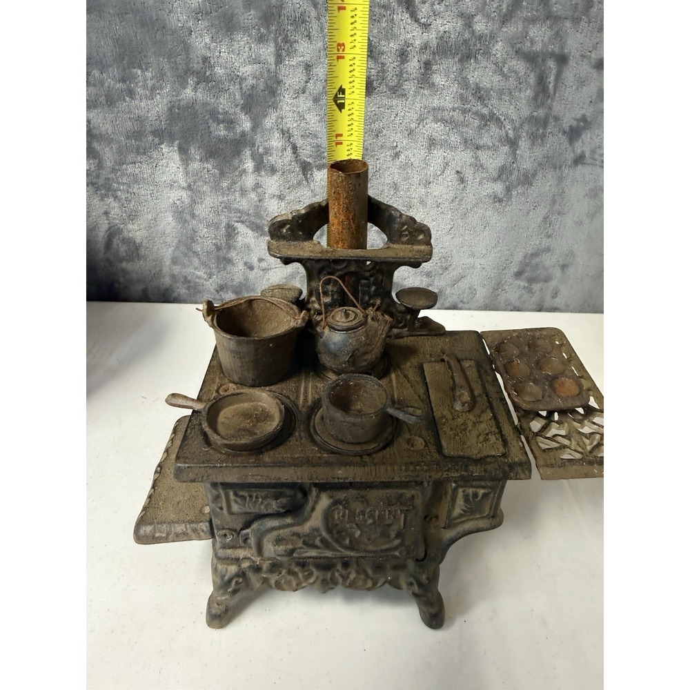 Crescent Vintage Black Stove Mini Replica Cast Iron Salesman Sample - Picture 2 of 7